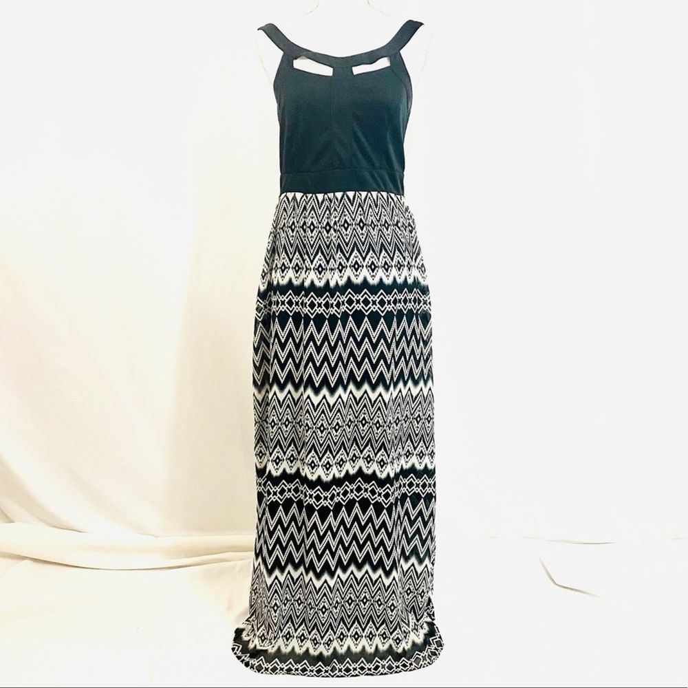 New Look Black & White Chevron Maxi Dress - Picture 2 of 10
